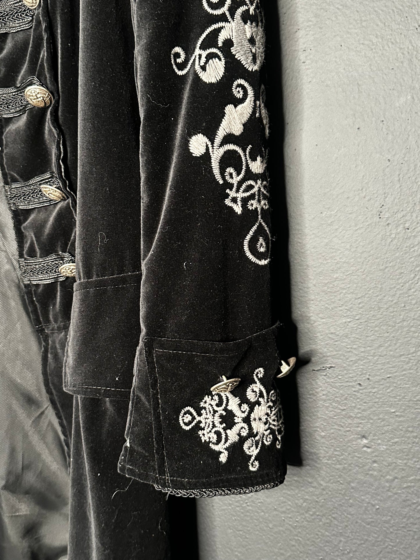 (XS) XI-XI Embroidered Coat